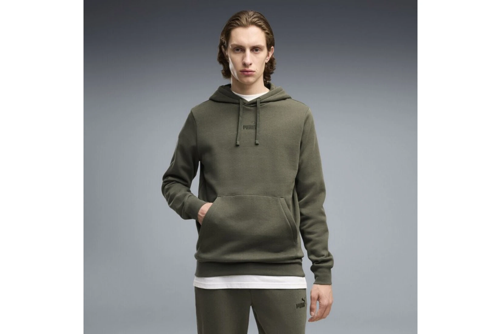 692914-86 PUMA ESS Small No.1 Logo PUMA ESS Small No.1 Logo centered Hoodie FL � - Image 1